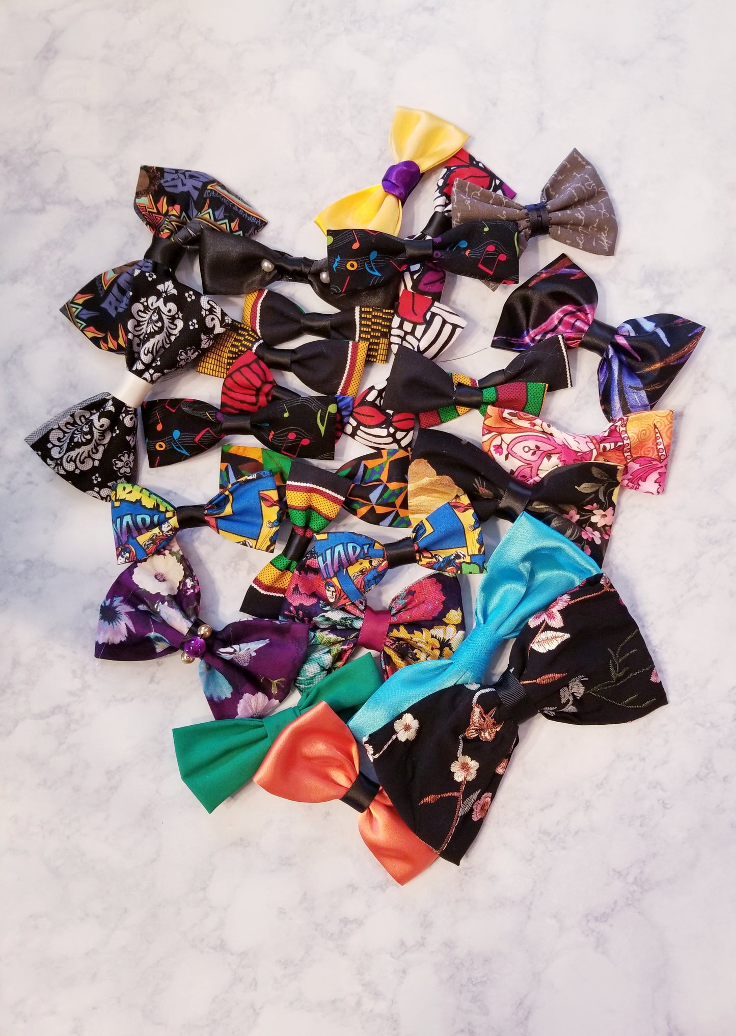 Satin Abstract Print Hairbow - thatboholife